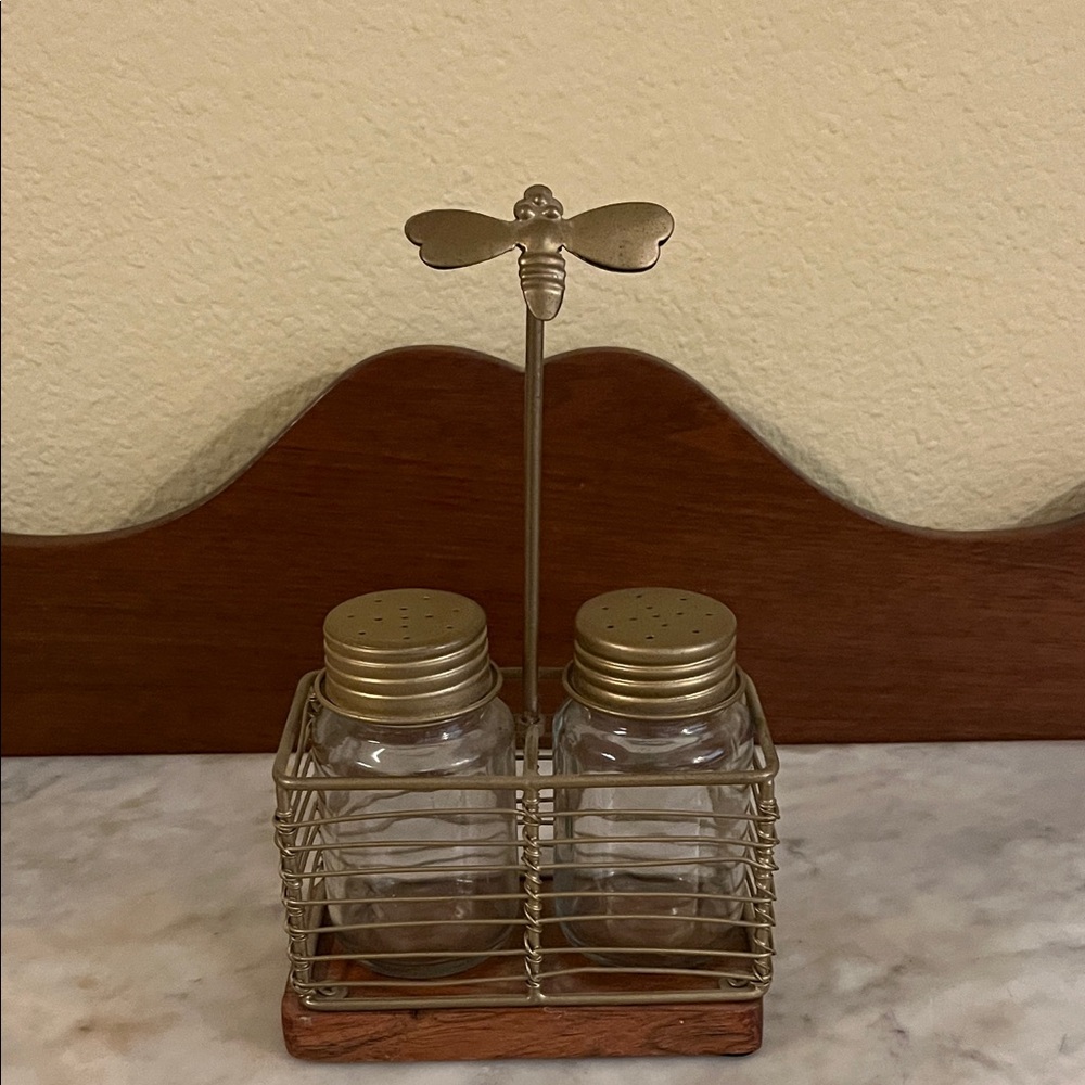 Gold Bee 🐝 Salt and Pepper Shaker Set